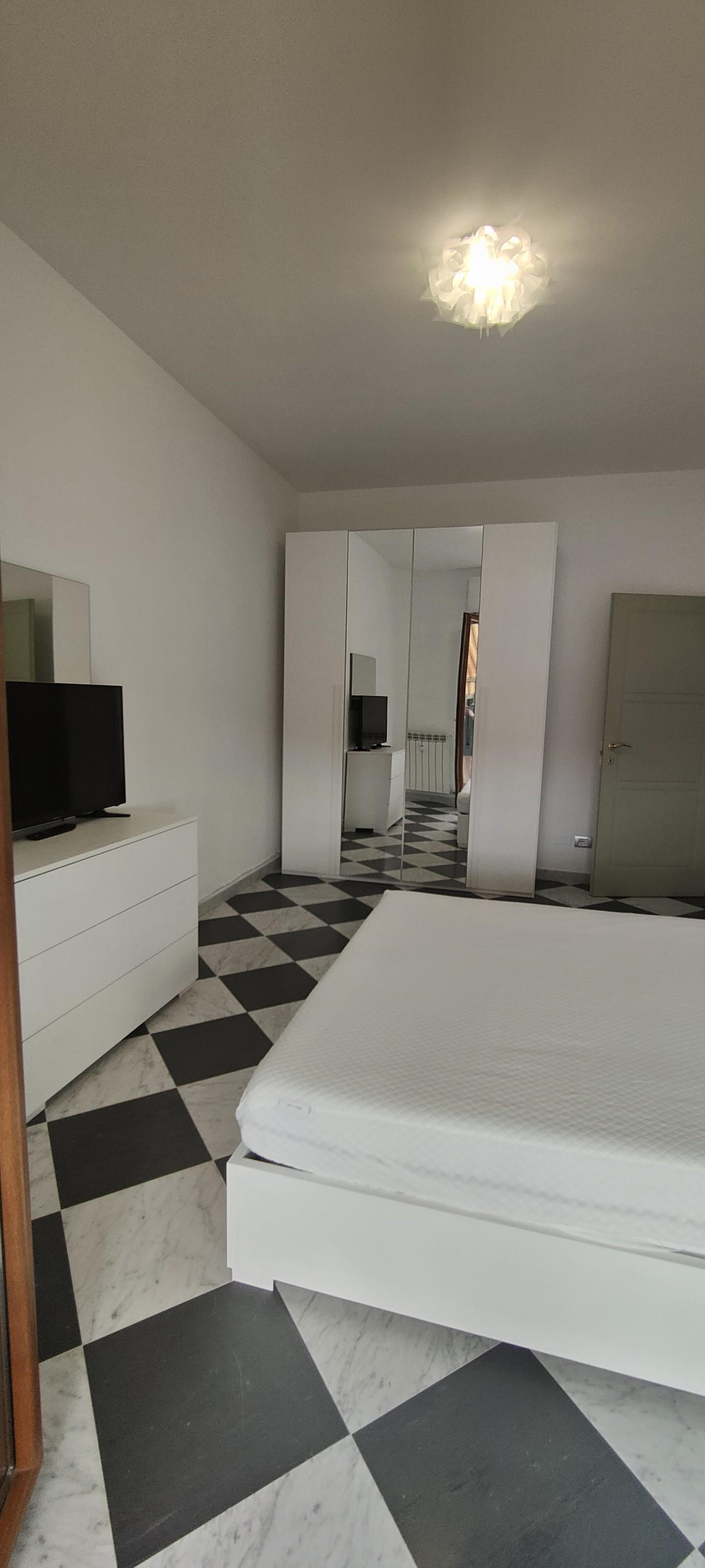 Appartamento con terrazzo, Carrara marina di