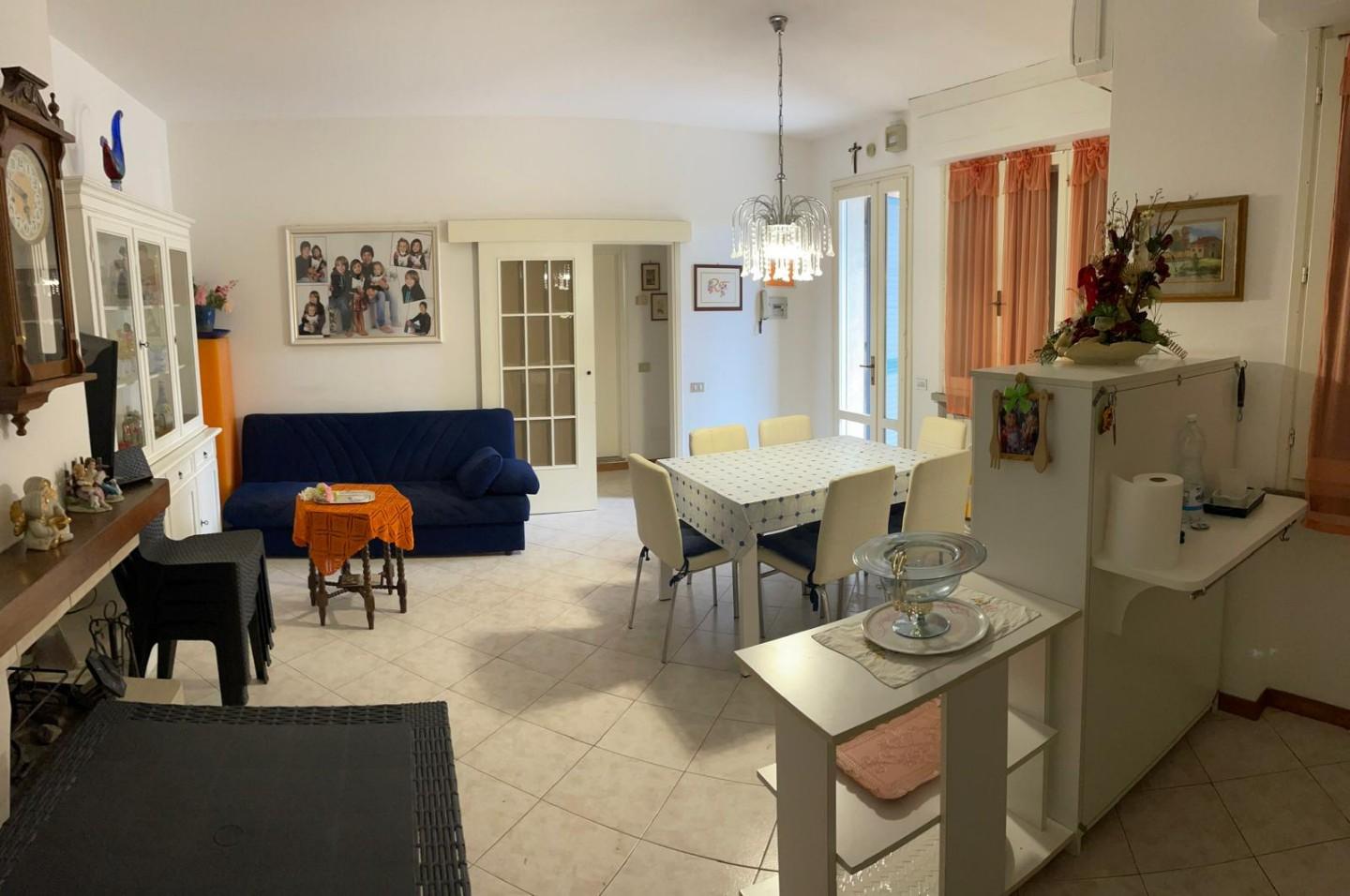 Trilocale con giardino, Bibbona marina di