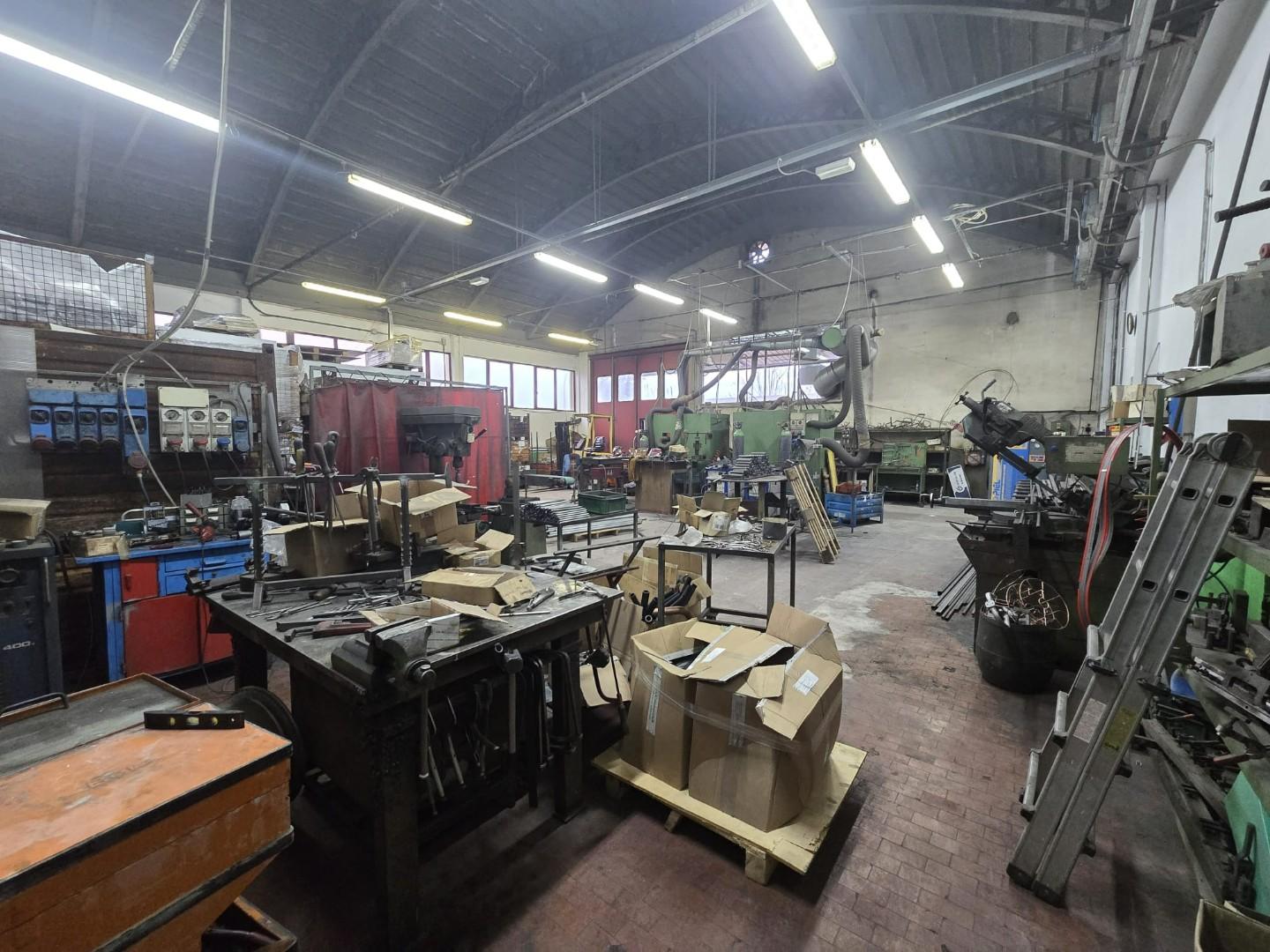 Capannone in vendita a Pontedera