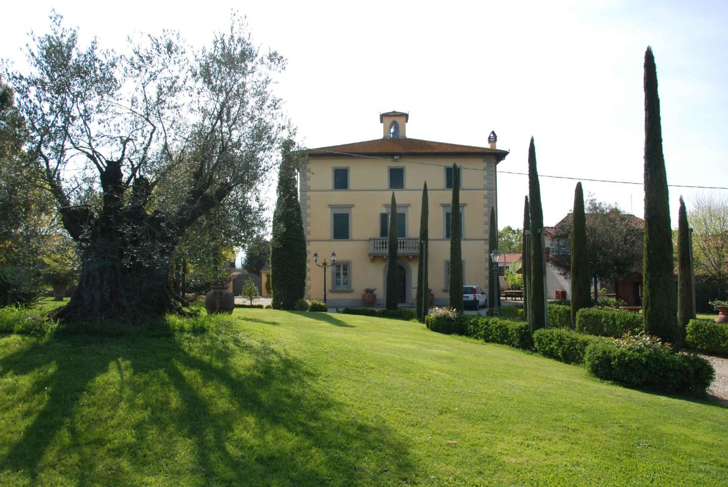 Villa con giardino, Castelfranco di Sotto galleno