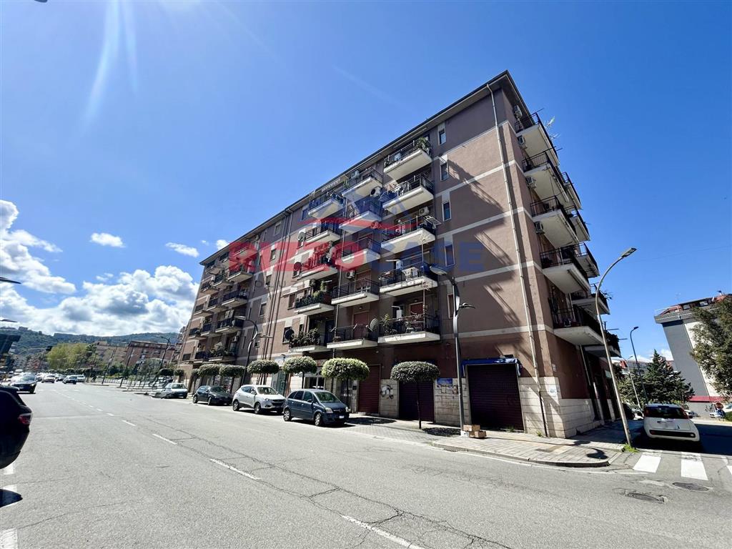 Appartamento con box in viale de rosis, Corigliano-Rossano
