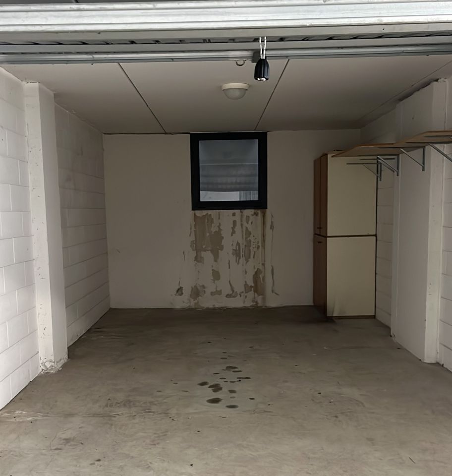 Posto auto coperto con box a Abano Terme