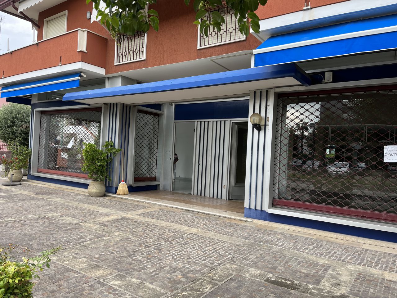 Negozio con giardino a Abano Terme