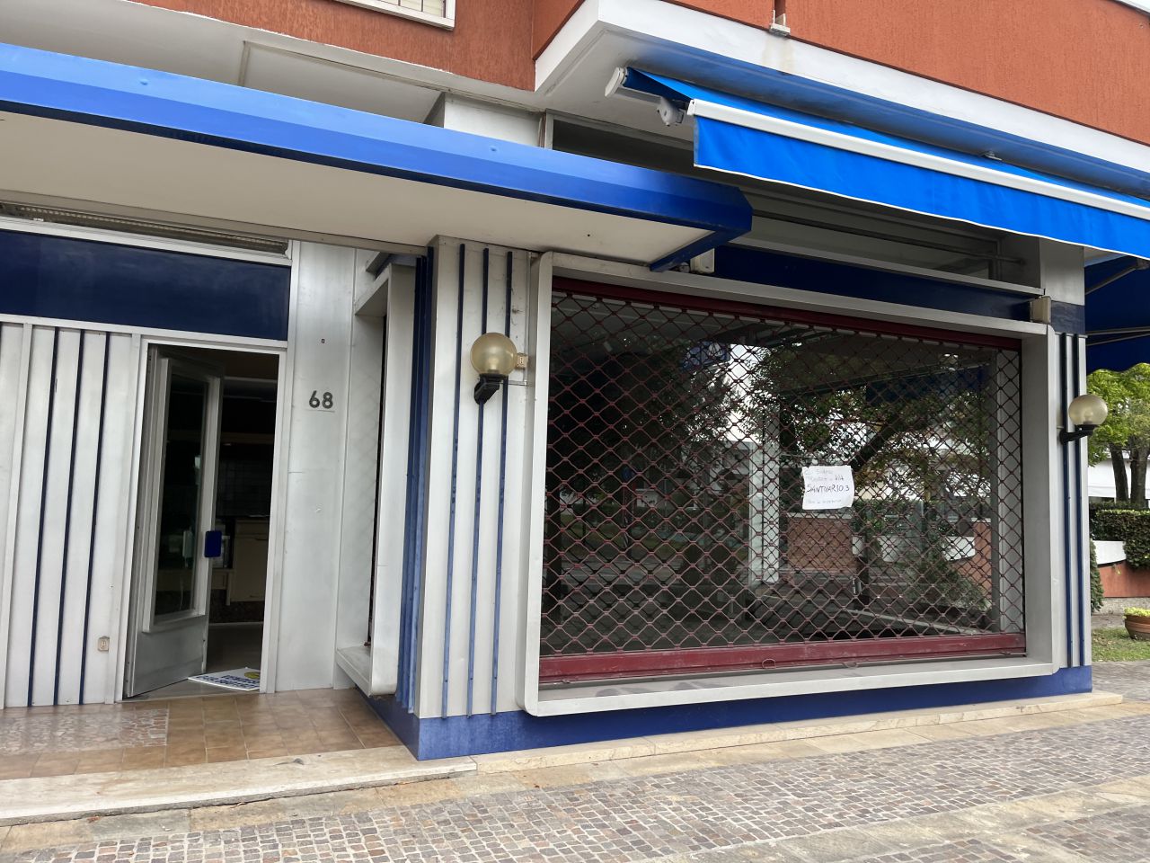 Negozio con giardino a Abano Terme