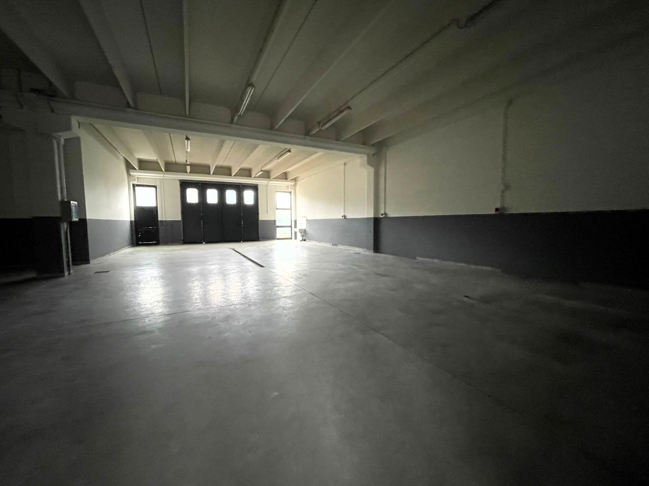 Capannone con giardino a Abano Terme