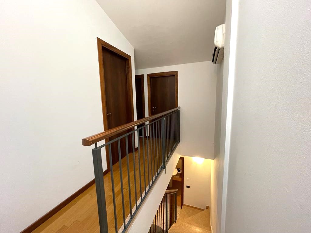 Trilocale arredato in affitto a Torreglia