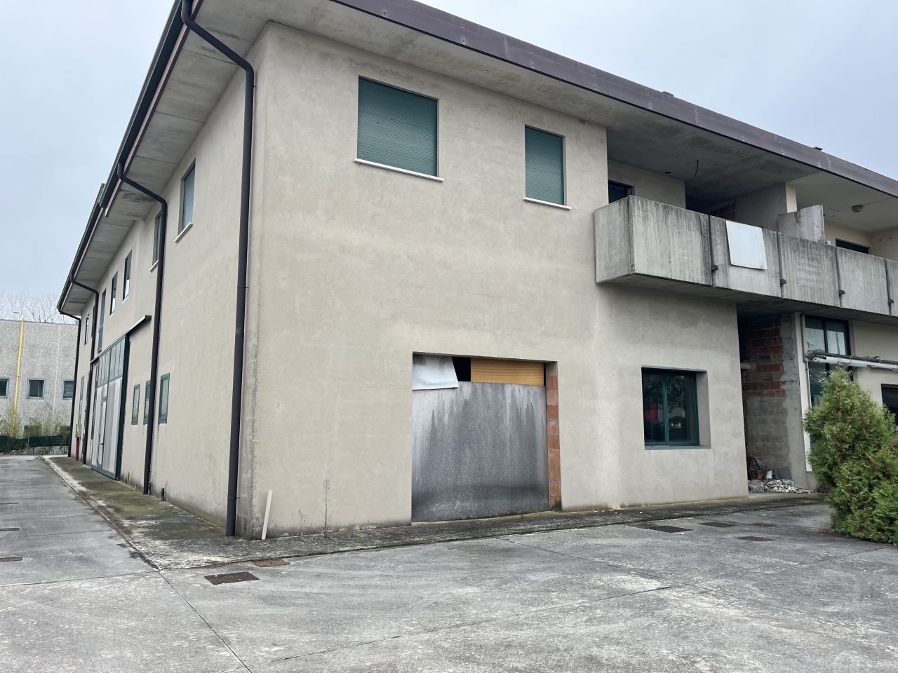 Capannone con giardino a Albignasego