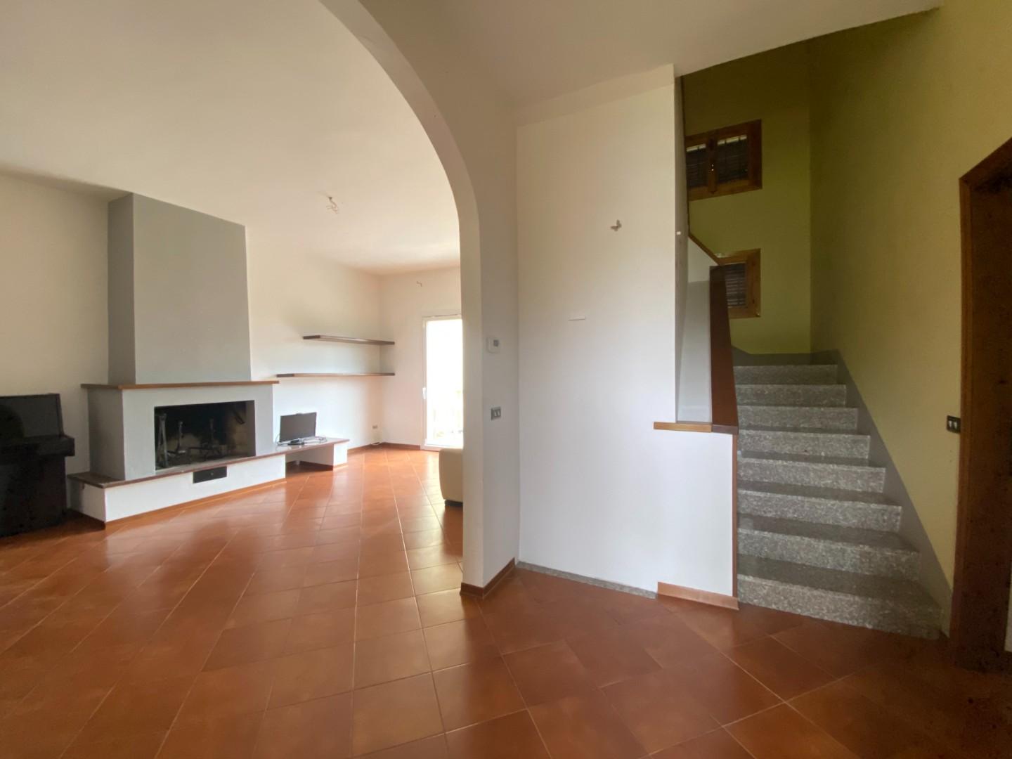 Casa indipendente con terrazzo, Carmignano seano