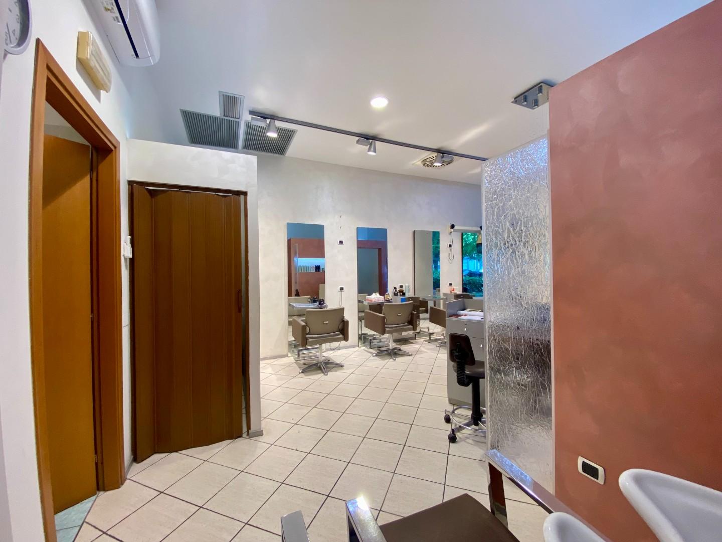 Negozio in vendita a Prato