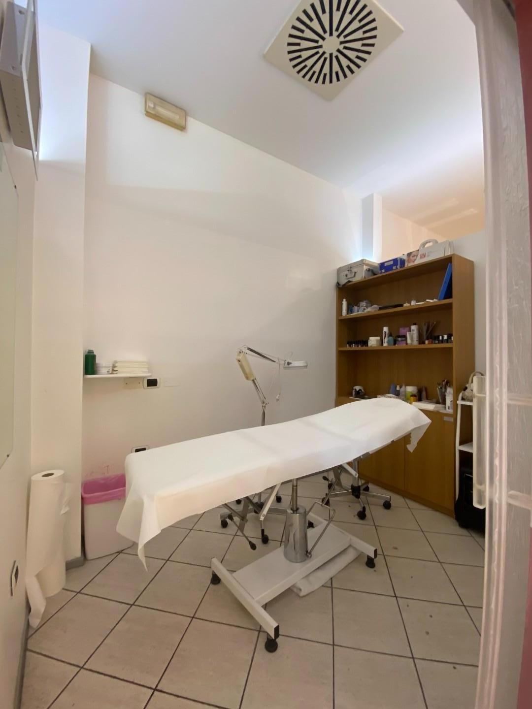 Negozio in vendita a Prato