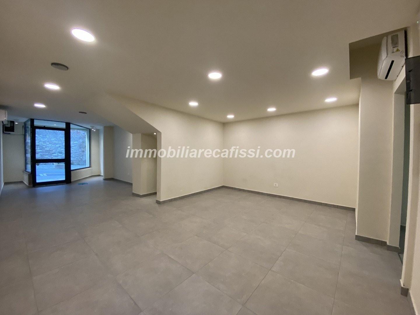 Locale commerciale ristrutturata a Poggio a Caiano