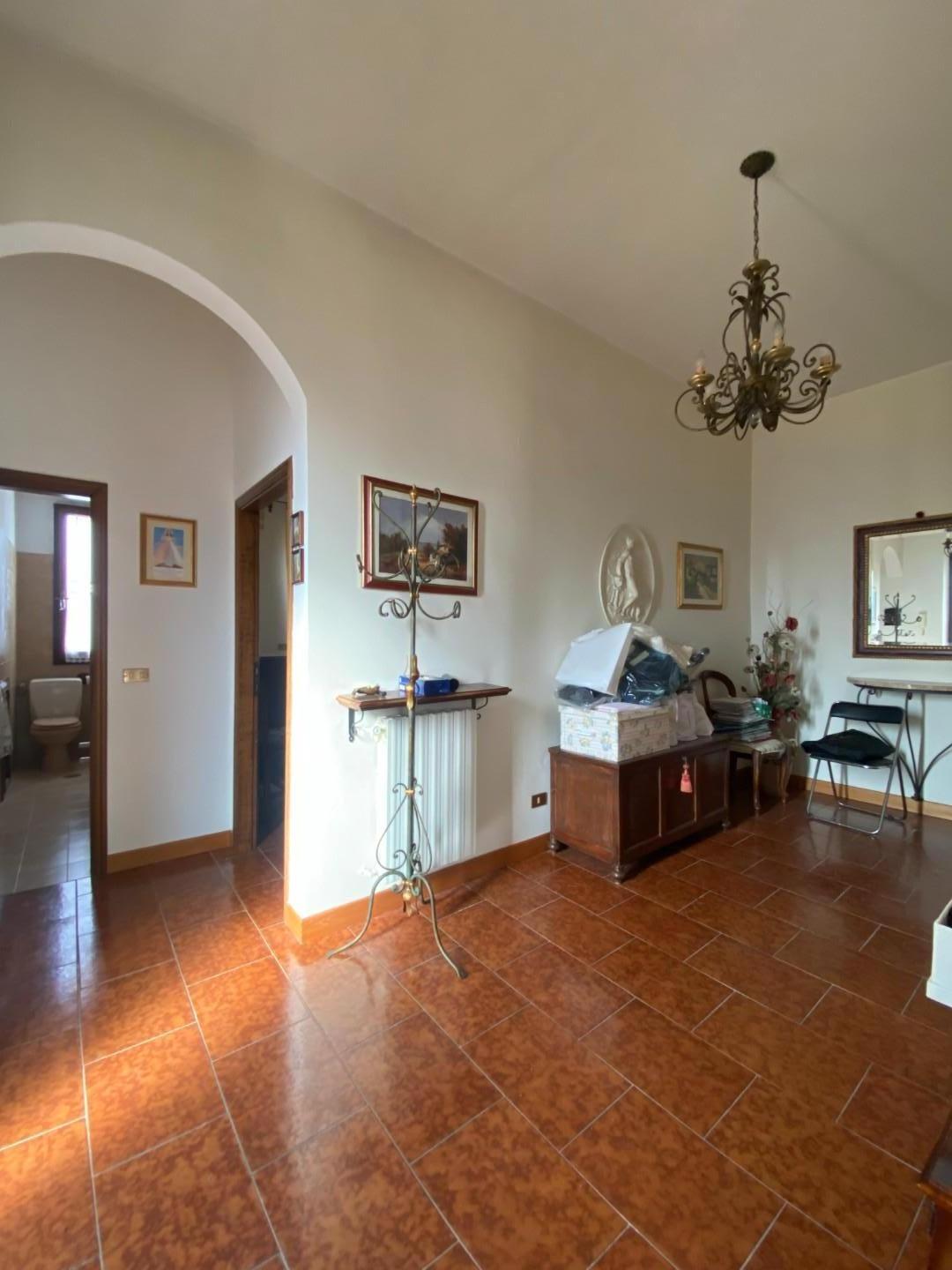 Appartamento con terrazzi, Prato cafaggio