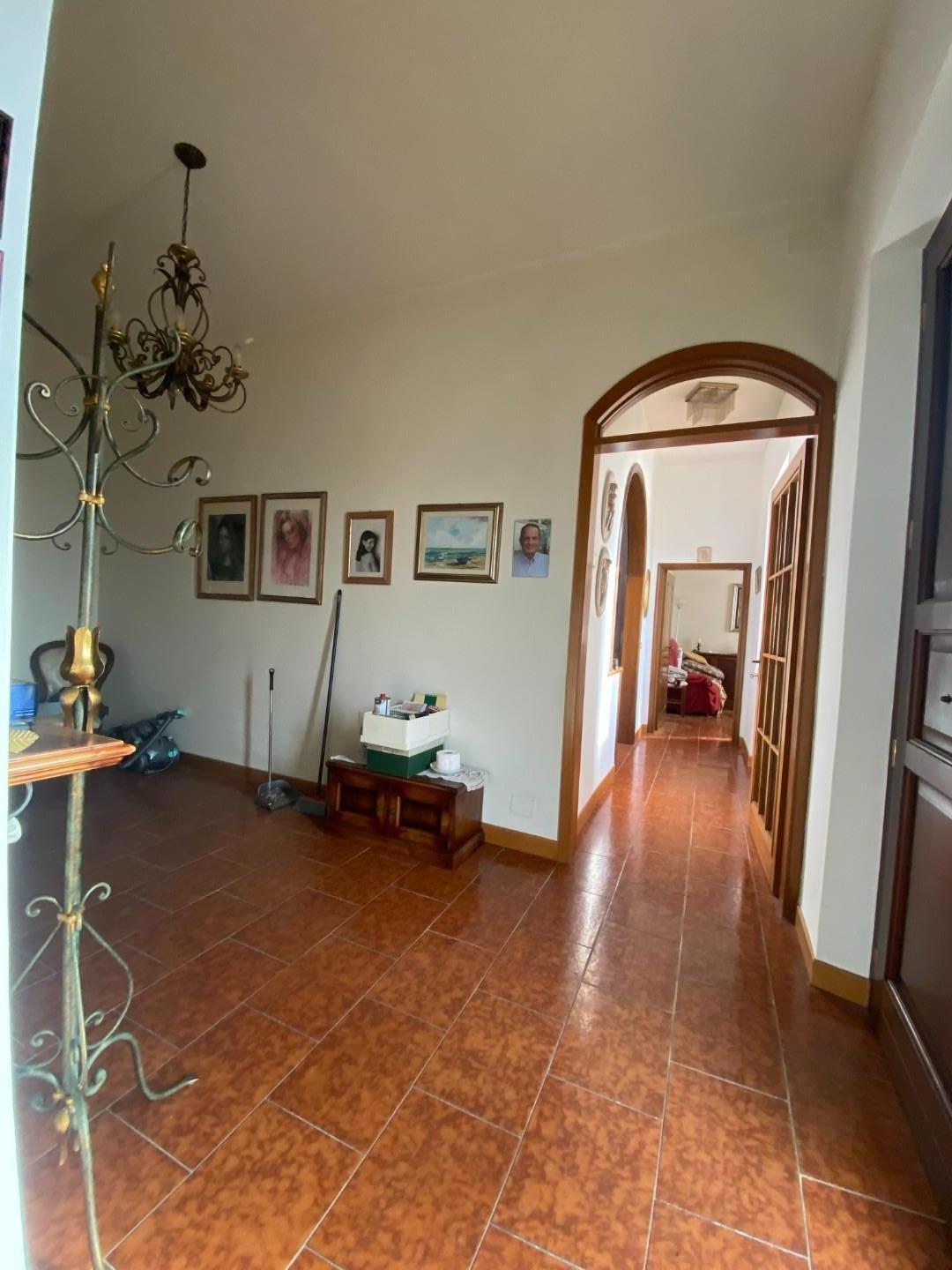 Appartamento con terrazzi, Prato cafaggio