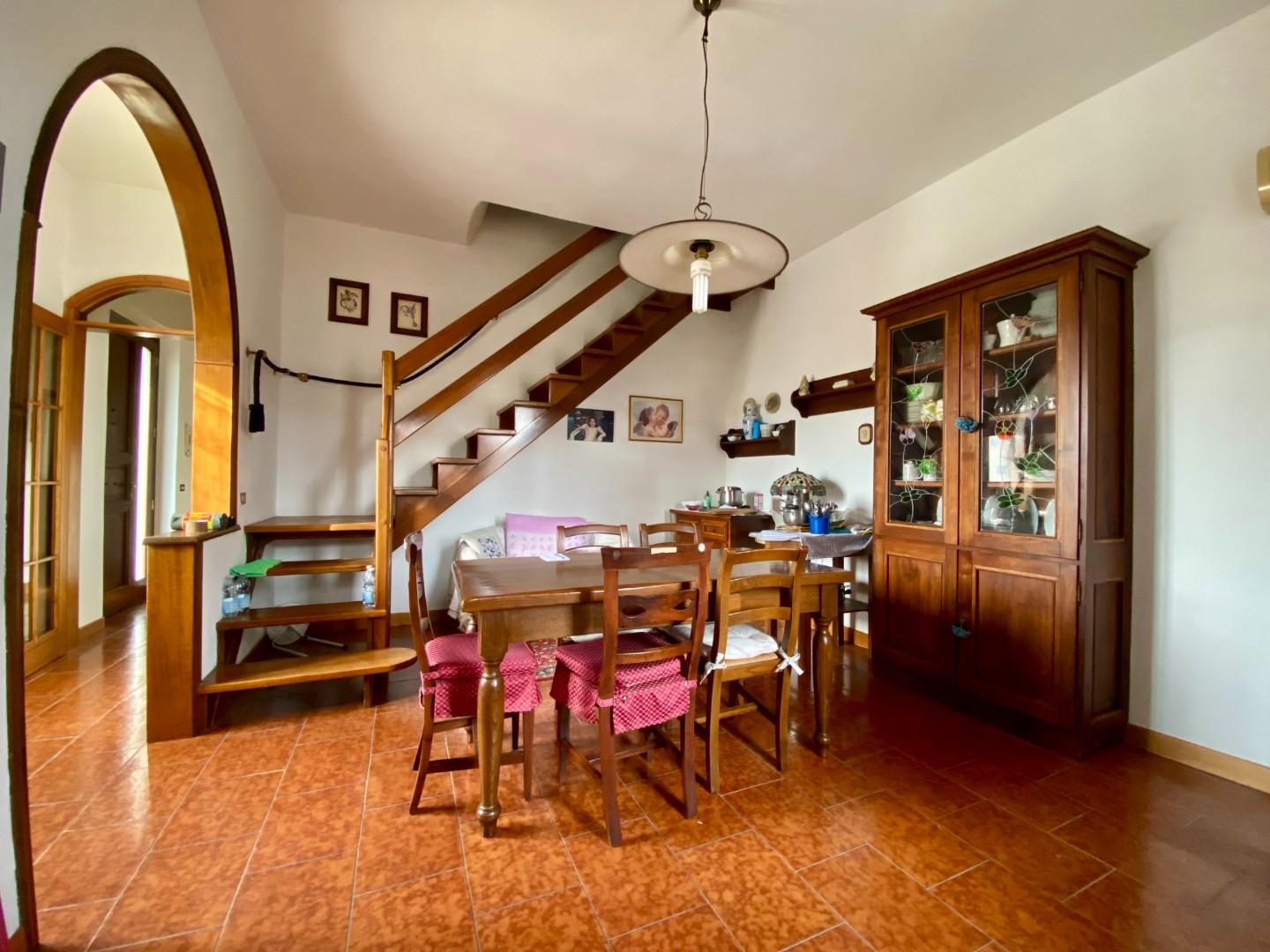 Appartamento con terrazzi, Prato cafaggio