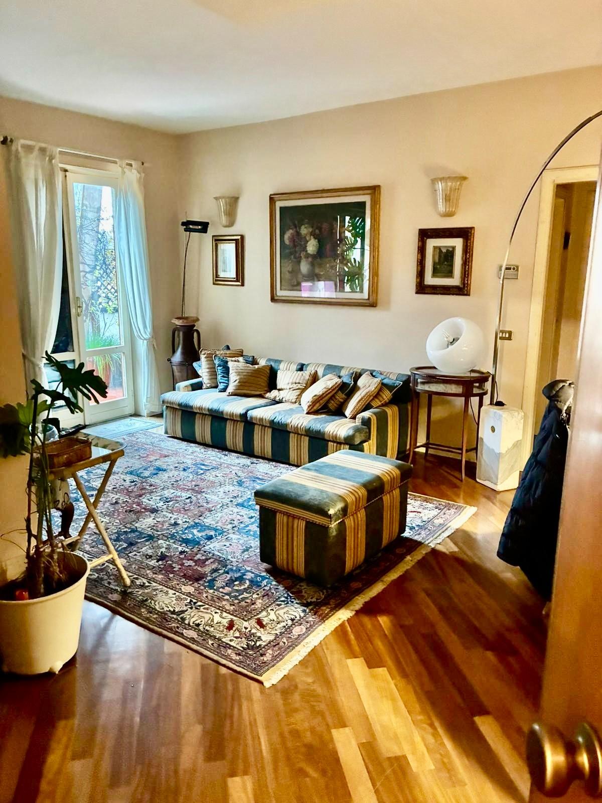 Quadrilocale con terrazzo, Prato la castellina