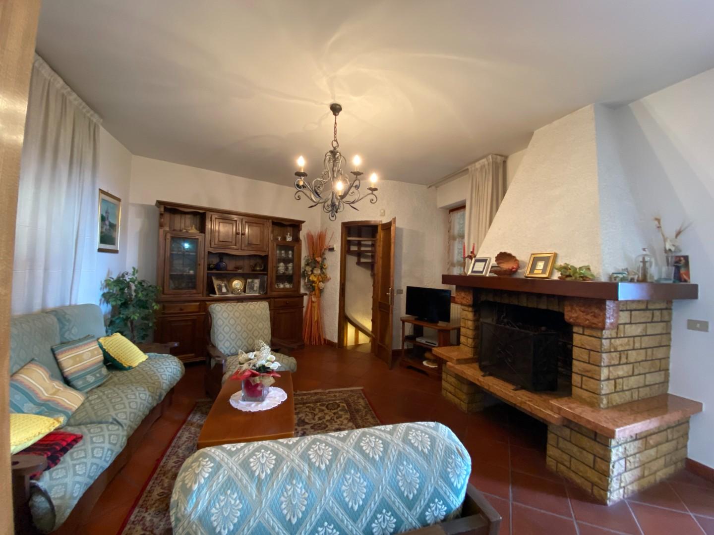 Villa Bifamiliare con giardino a Carmignano