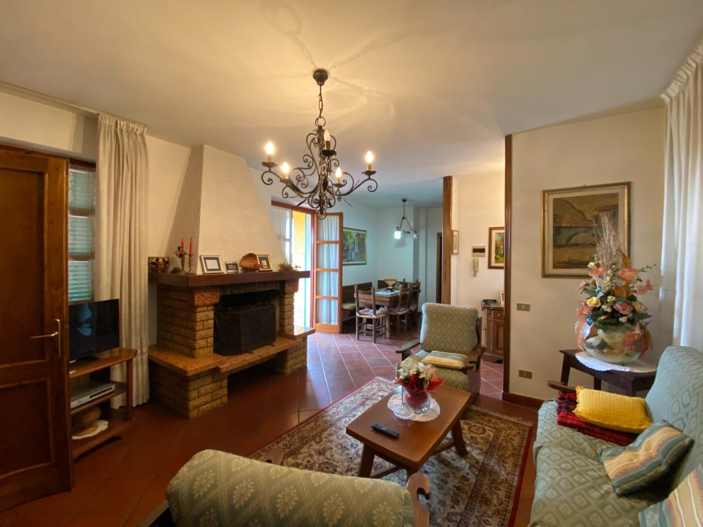 Villa Bifamiliare con giardino a Carmignano