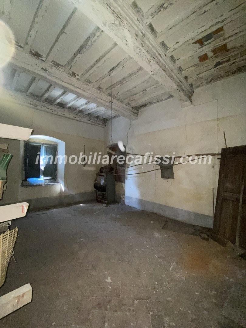 Rustico da ristrutturare a Poggio a Caiano