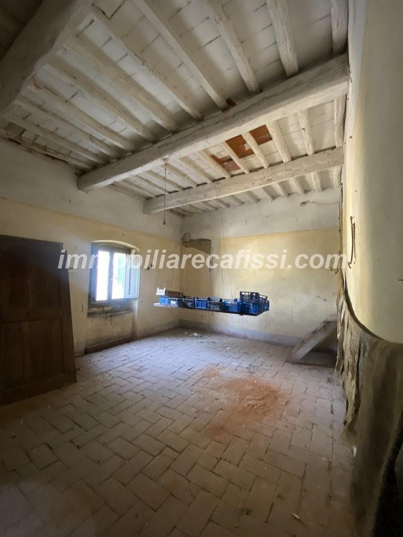 Rustico da ristrutturare a Poggio a Caiano