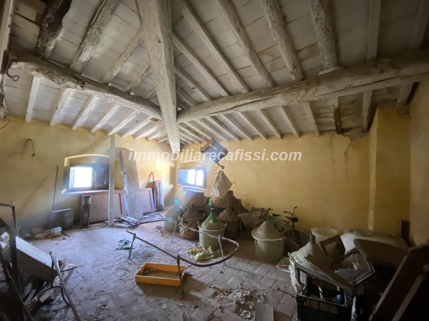 Rustico da ristrutturare a Poggio a Caiano