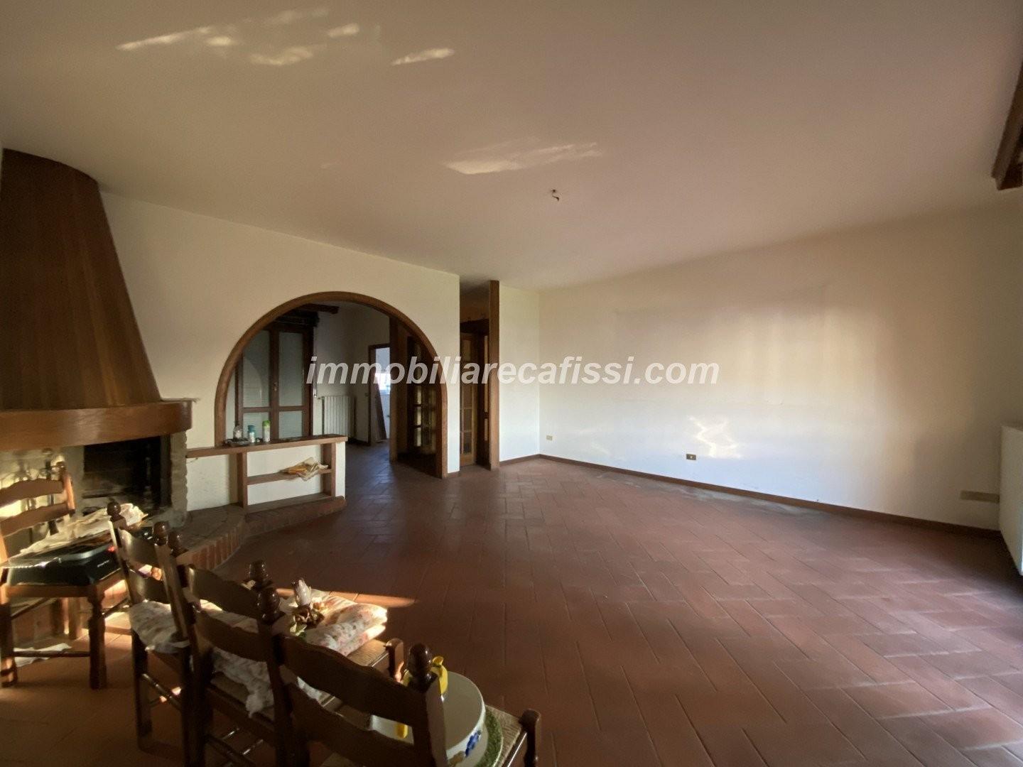 Casa indipendente con terrazzi, Prato fontanelle