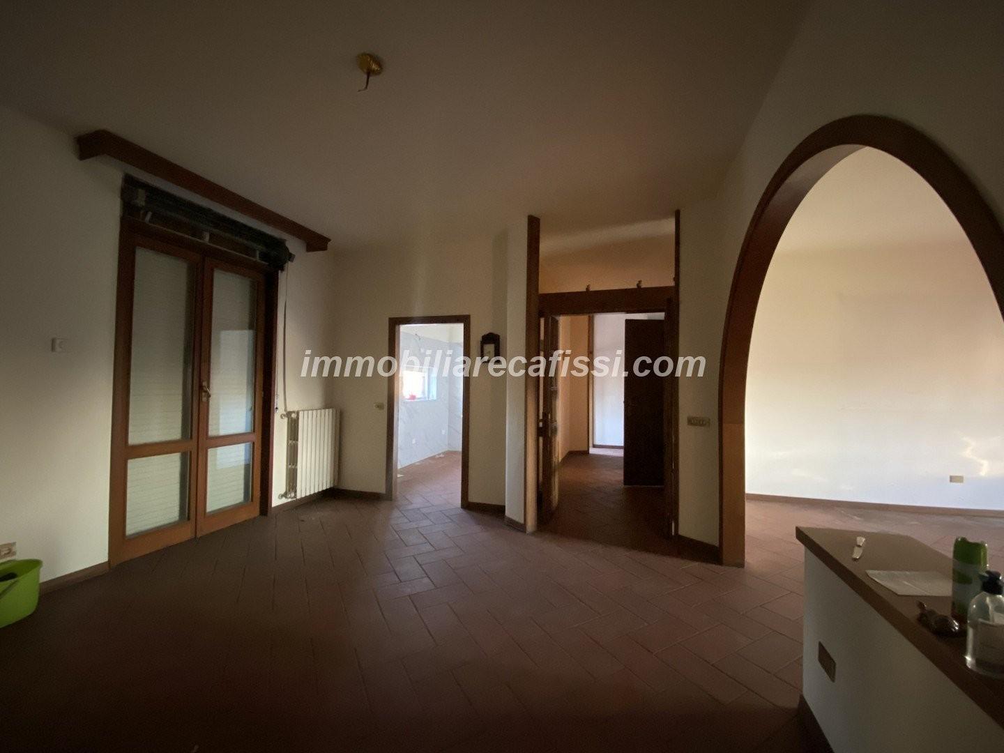 Casa indipendente con terrazzi, Prato fontanelle