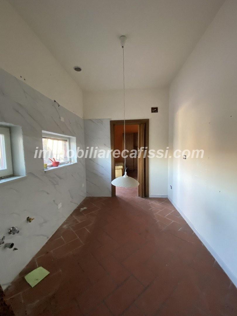 Casa indipendente con terrazzi, Prato fontanelle