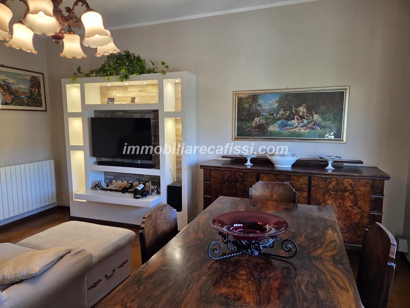 Stabile/Palazzo con terrazzi a Poggio a Caiano