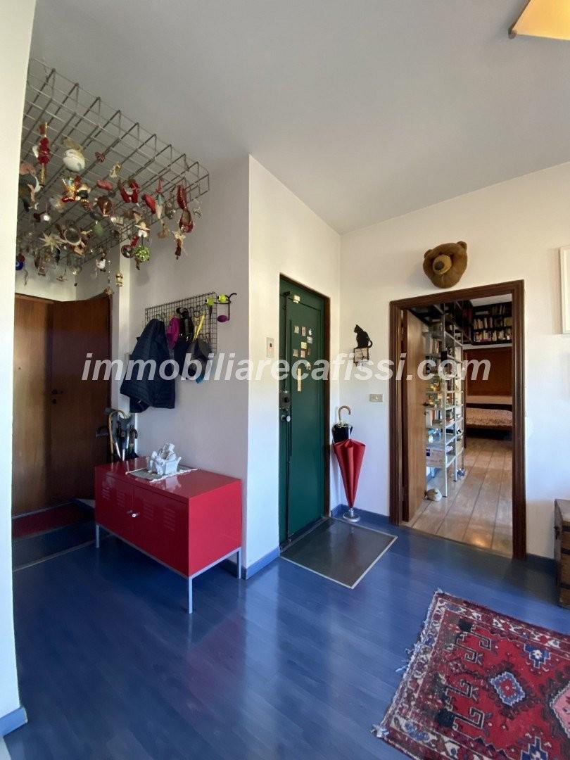 Attico con terrazzo, Prato mezzana