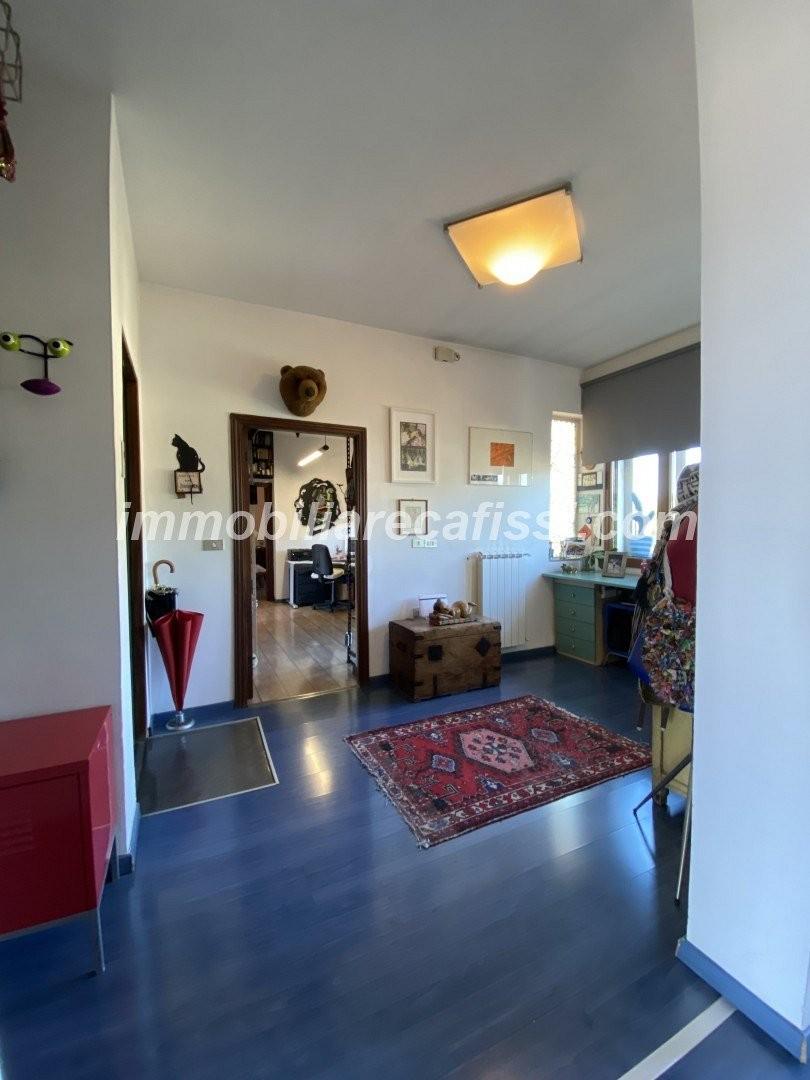 Attico con terrazzo, Prato mezzana