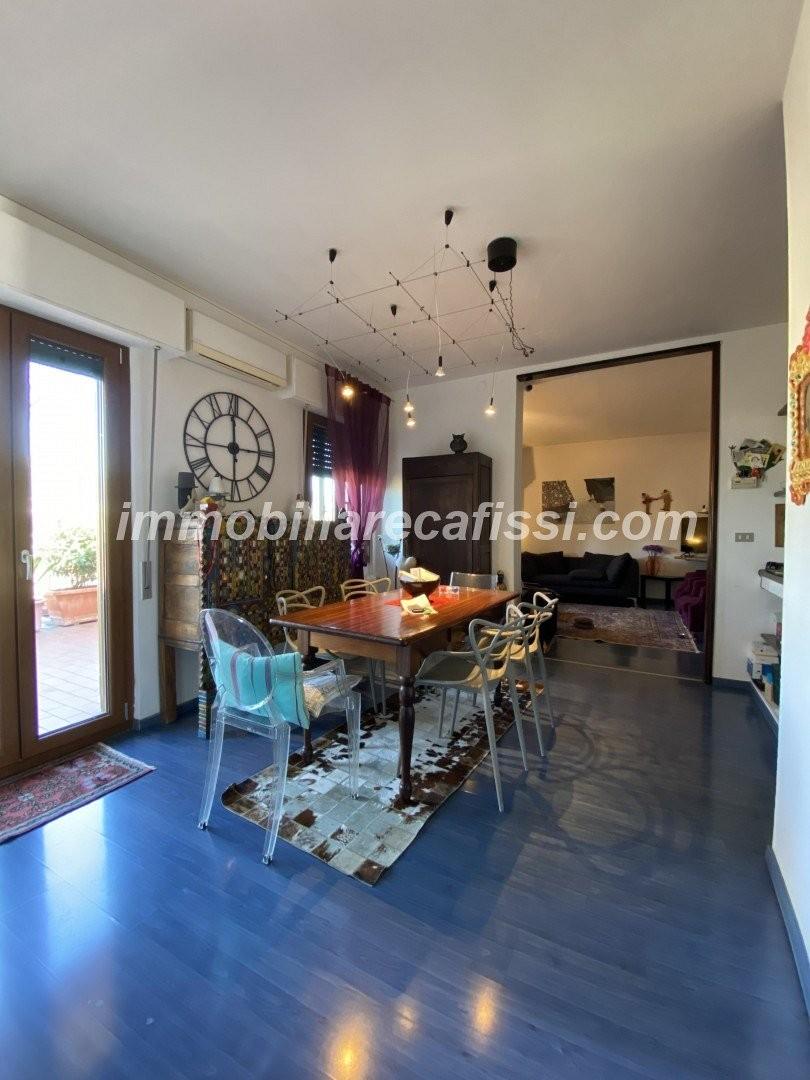 Attico con terrazzo, Prato mezzana