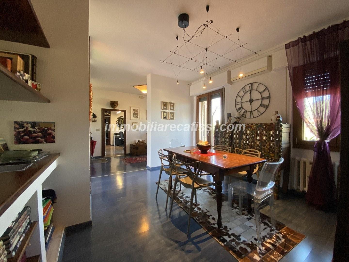 Attico con terrazzo, Prato mezzana