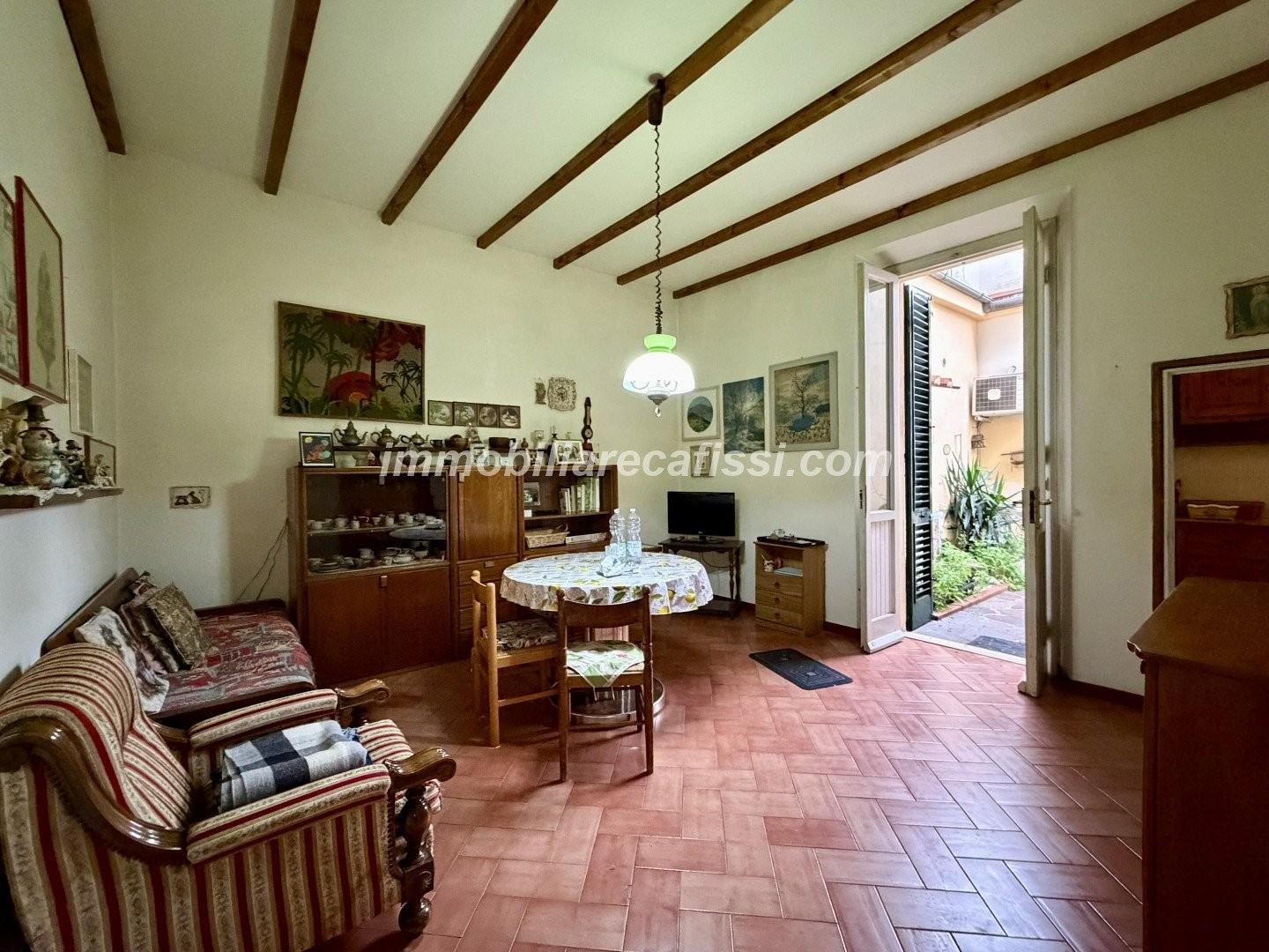Casa indipendente con terrazzo, Prato i ciliani