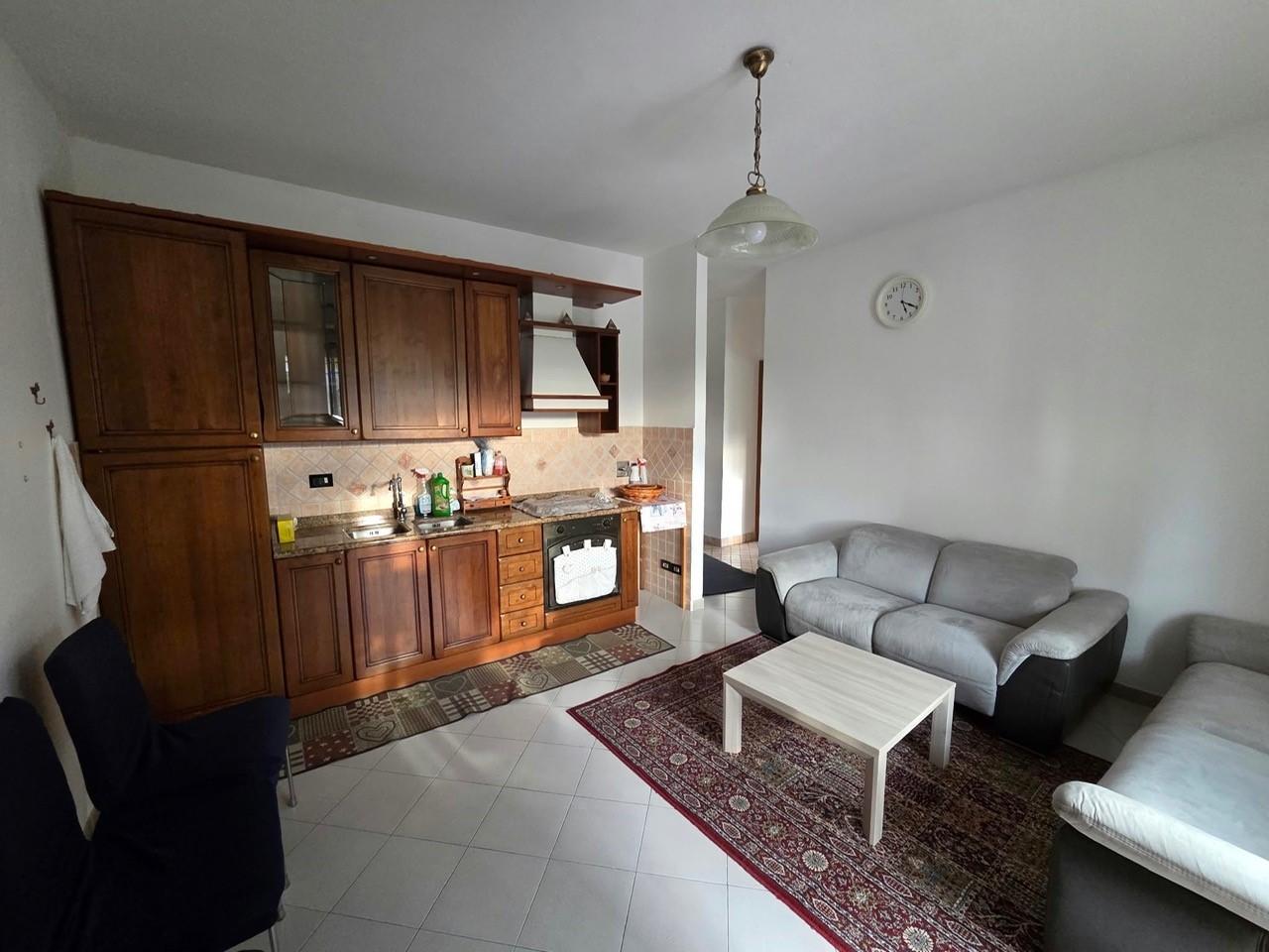 Trilocale arredato in affitto, Carmignano seano