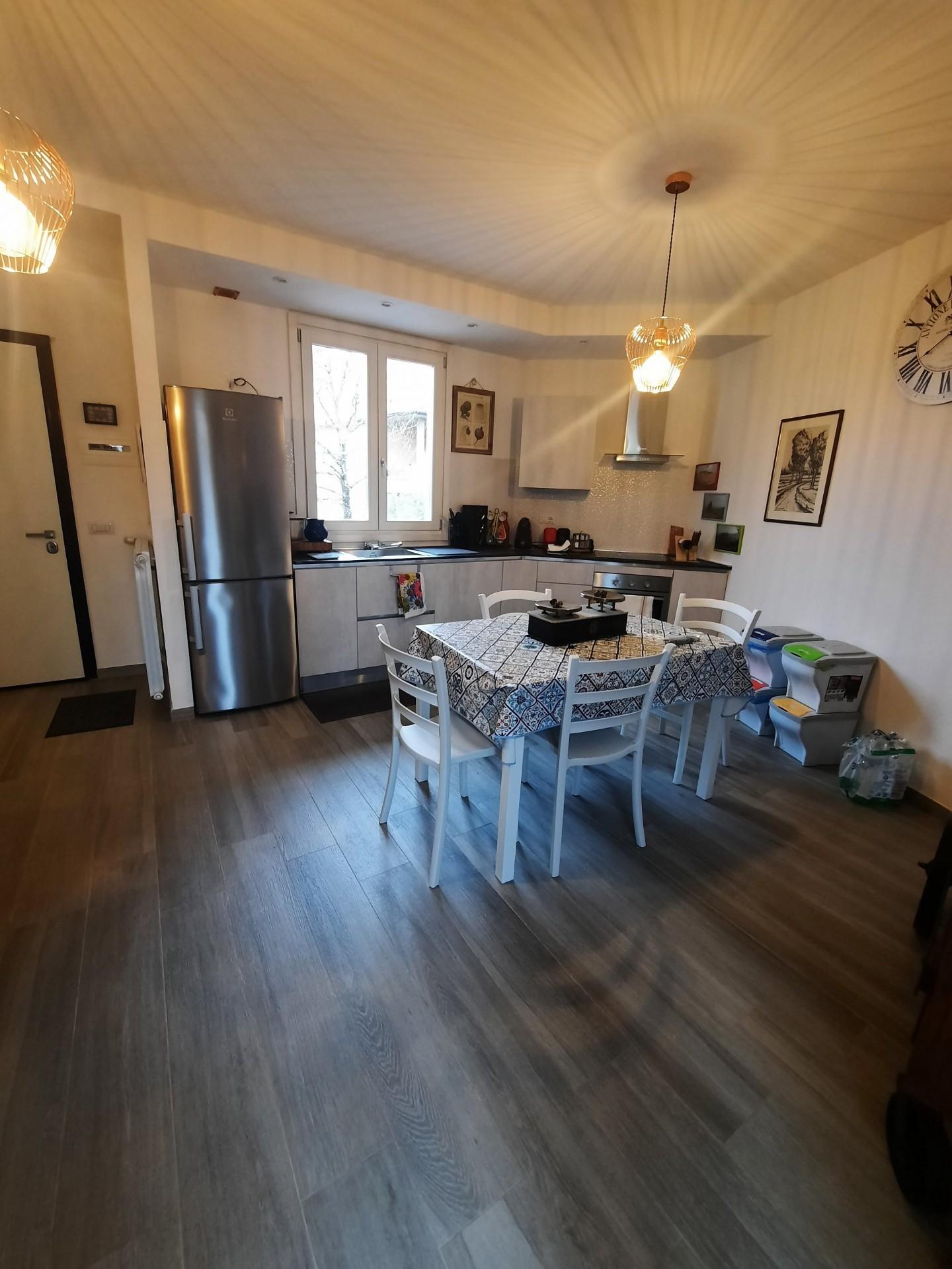Trilocale arredato in affitto, Carmignano seano