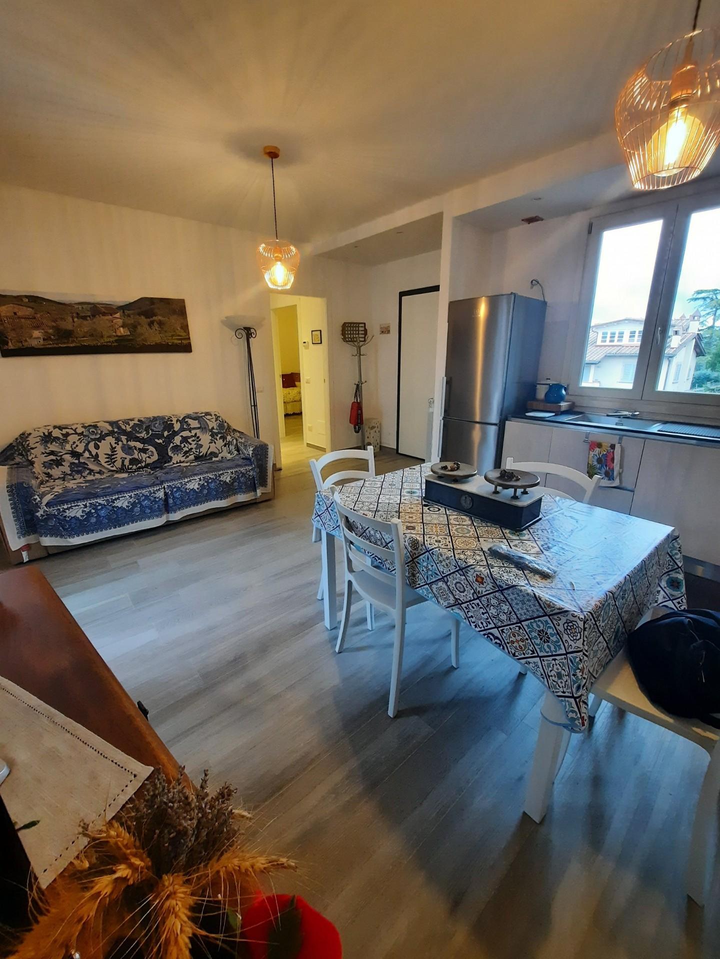 Trilocale arredato in affitto, Carmignano seano