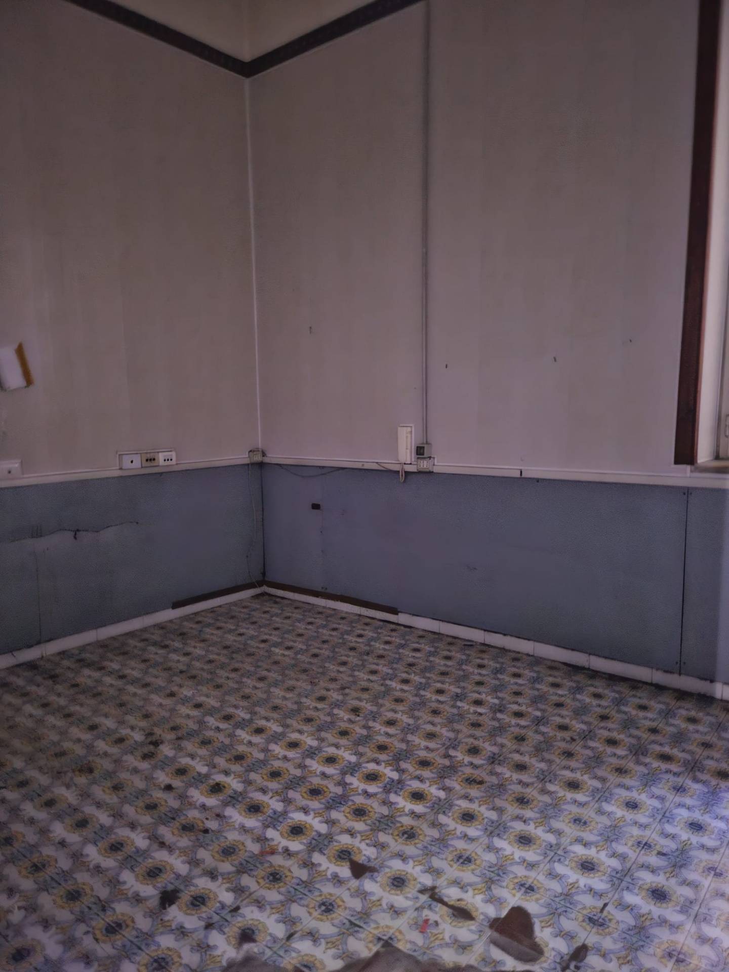 Locale commerciale in affitto a Pomigliano d'Arco