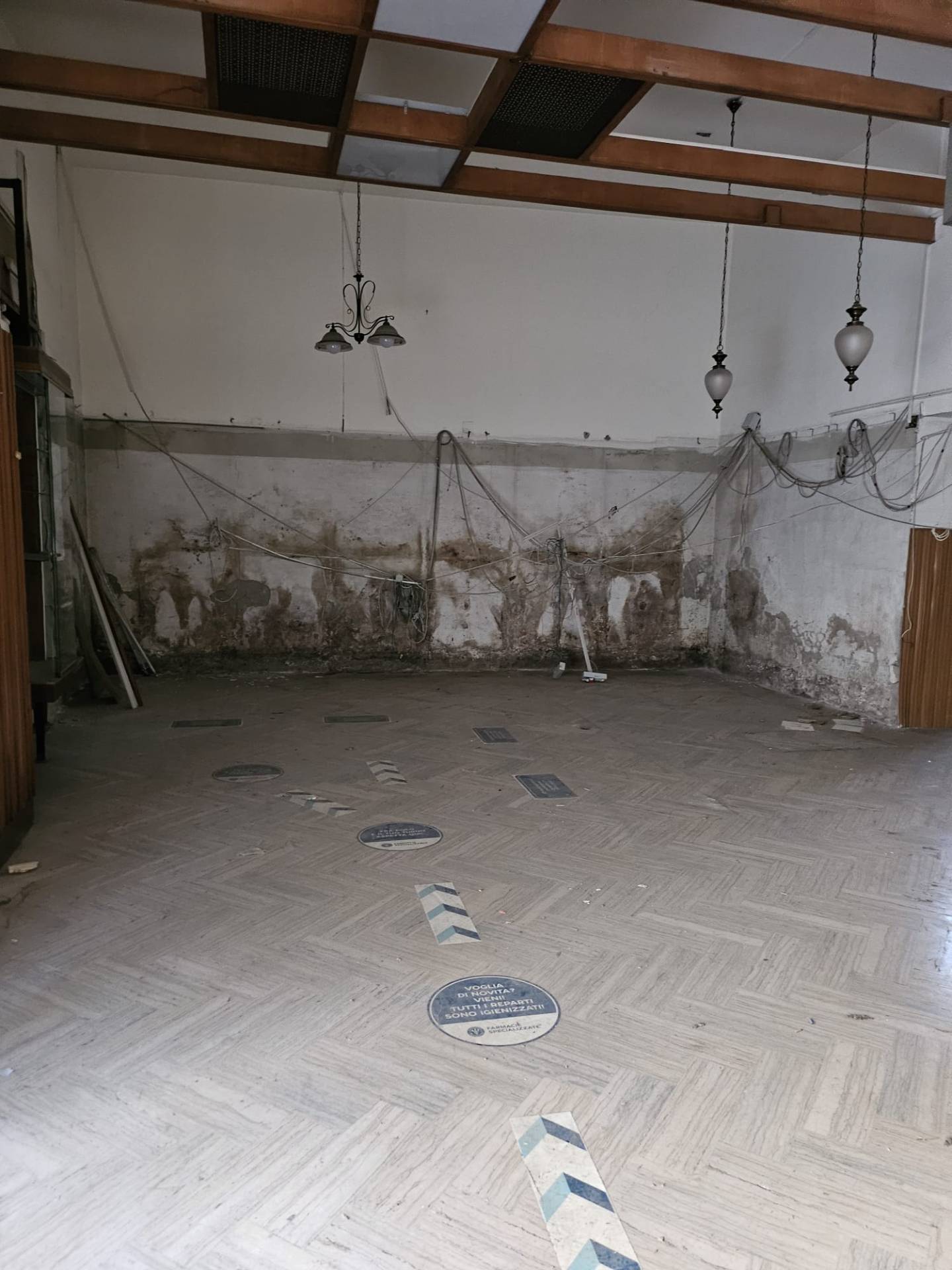 Locale commerciale in affitto a Pomigliano d'Arco