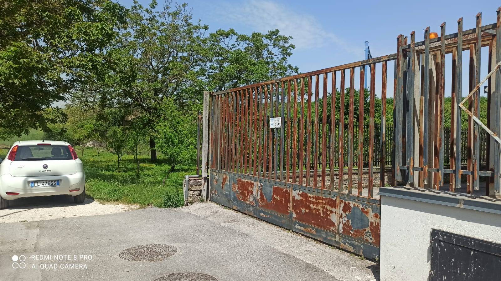 Locale commerciale in vendita a Pomigliano d'Arco