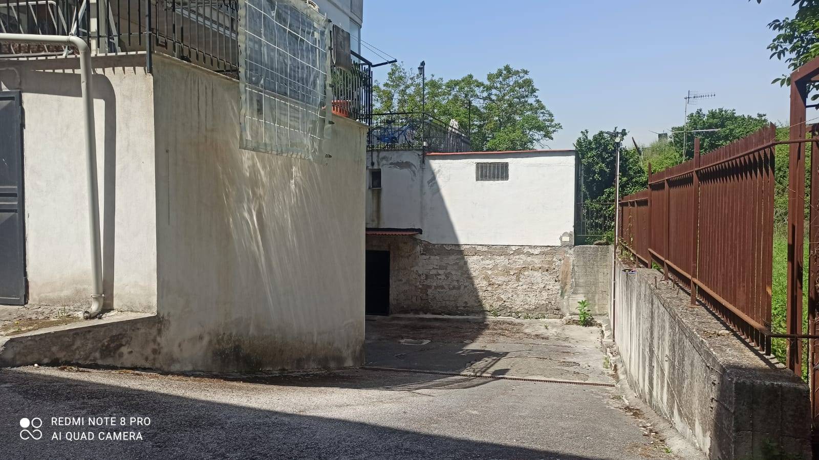 Locale commerciale in vendita a Pomigliano d'Arco