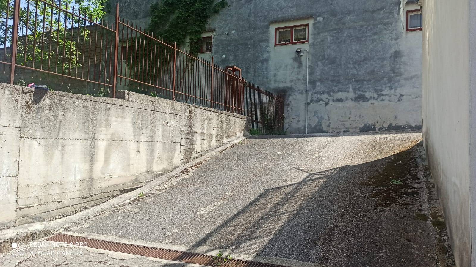 Locale commerciale in vendita a Pomigliano d'Arco