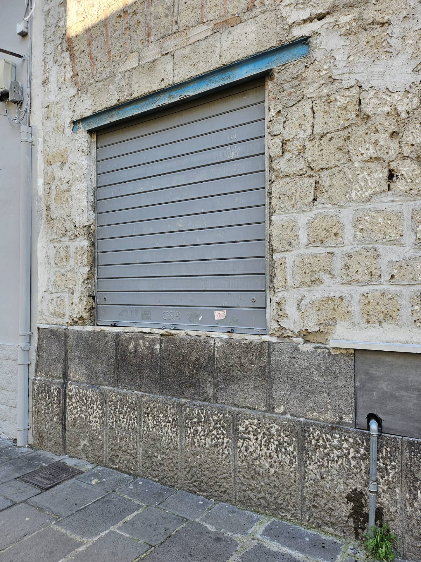 locale commerciale in affitto a Pomigliano d'Arco