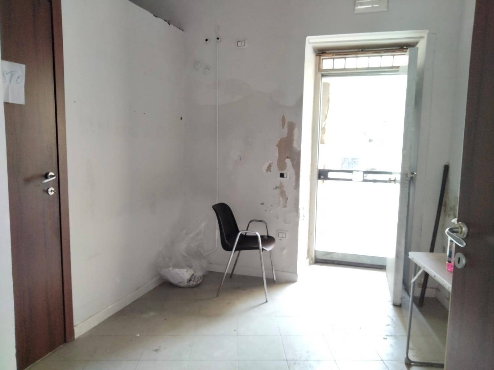 Locale commerciale in vendita a Pomigliano d'Arco