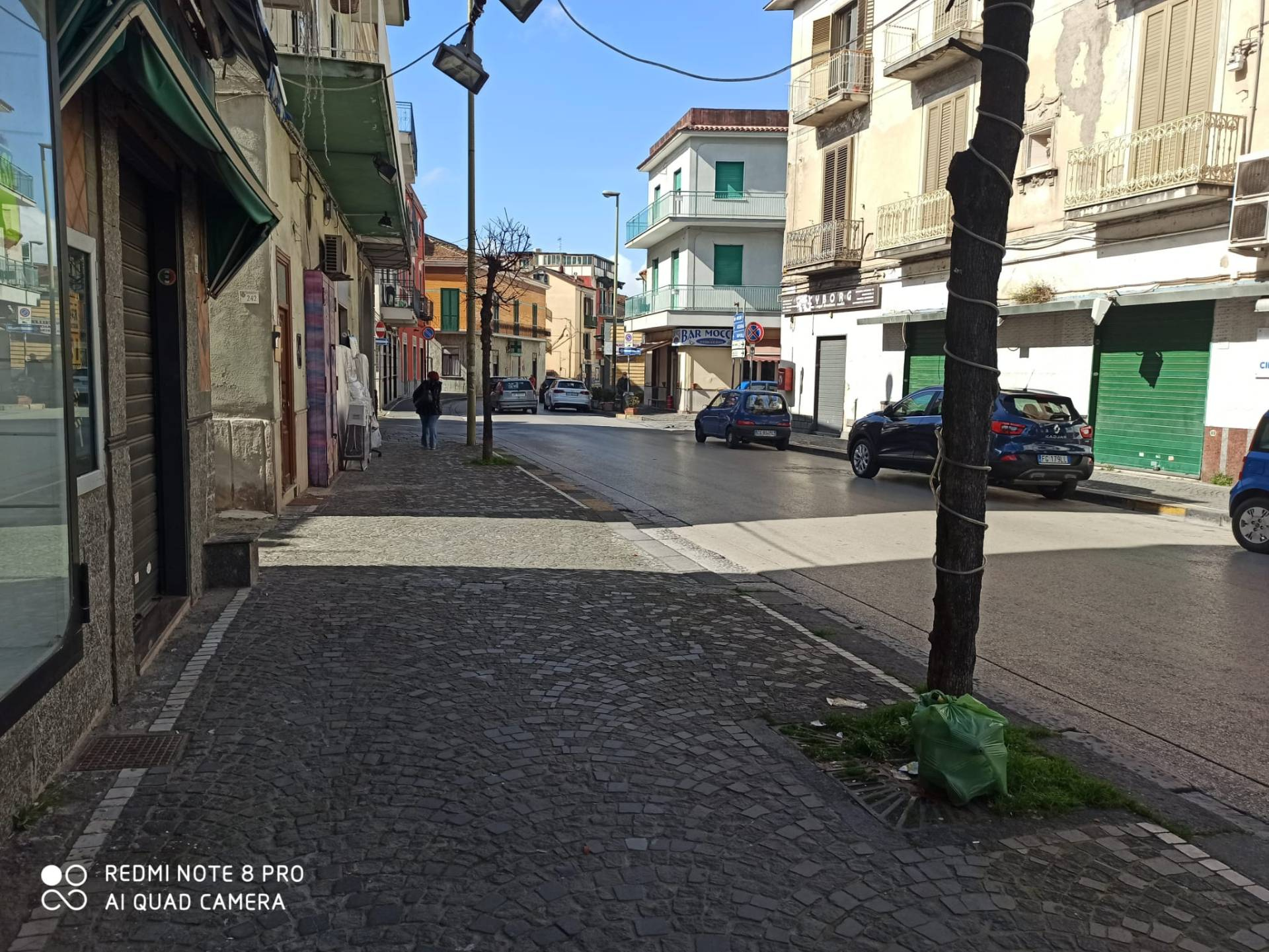 Locale commerciale in vendita a Pomigliano d'Arco