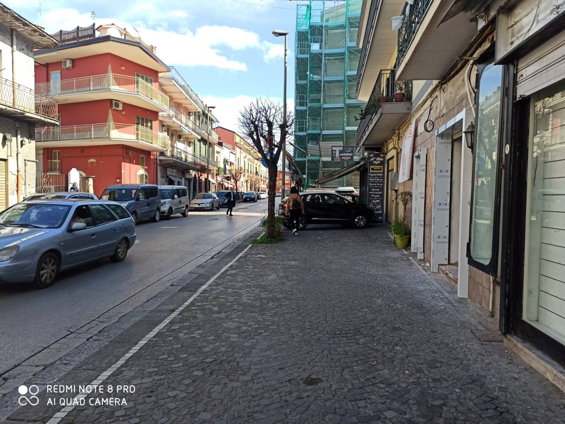 Locale commerciale in vendita a Pomigliano d'Arco