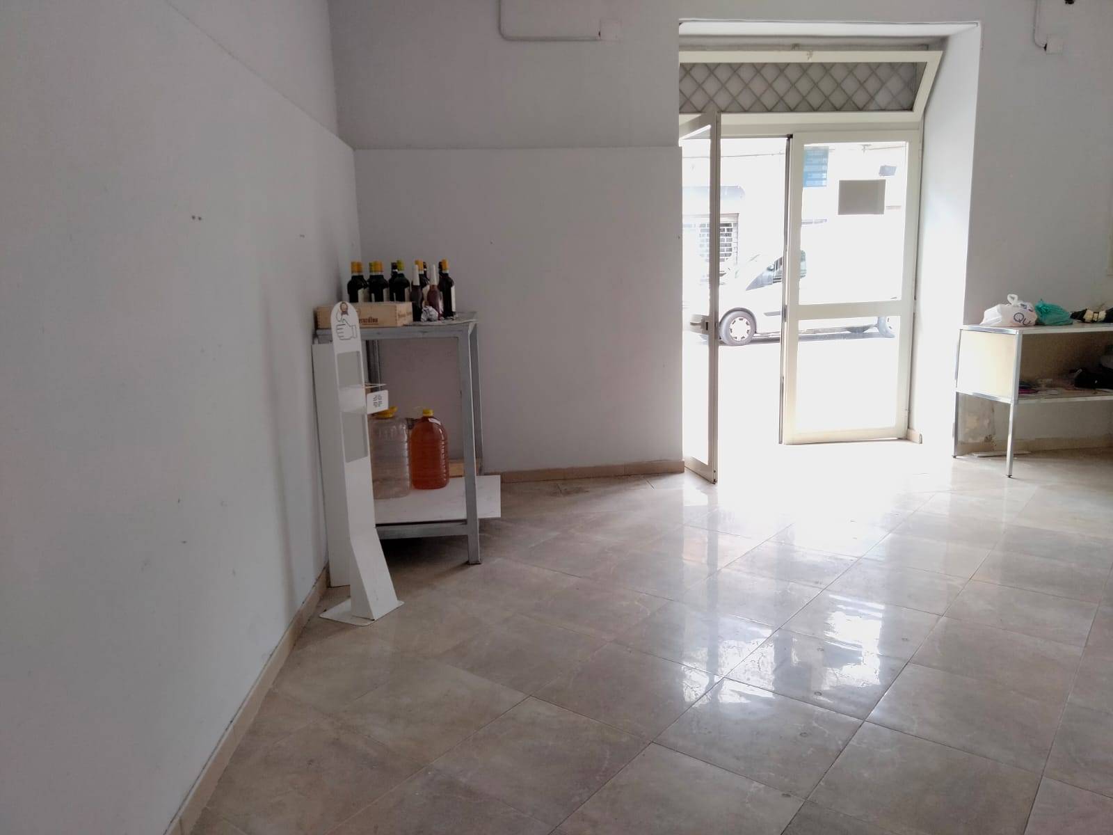 Locale commerciale in vendita a Pomigliano d'Arco