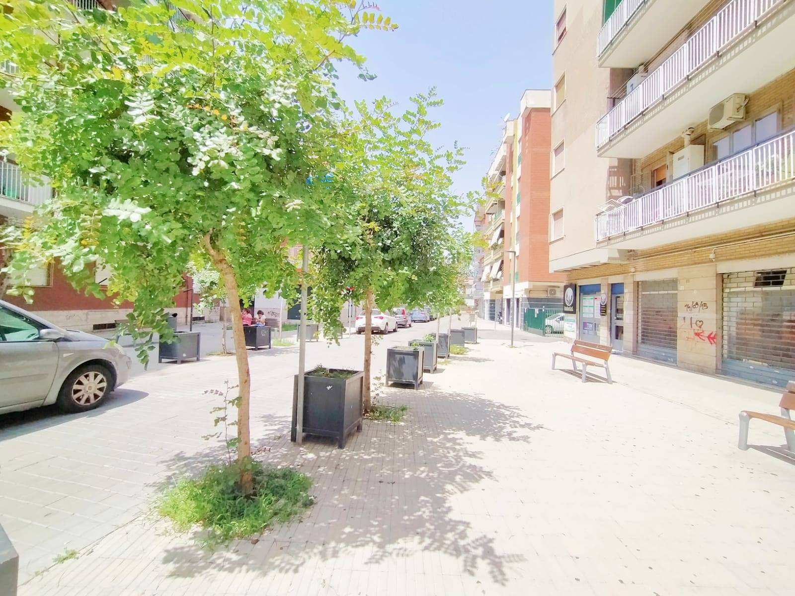 Locale commerciale in affitto a Pomigliano d'Arco