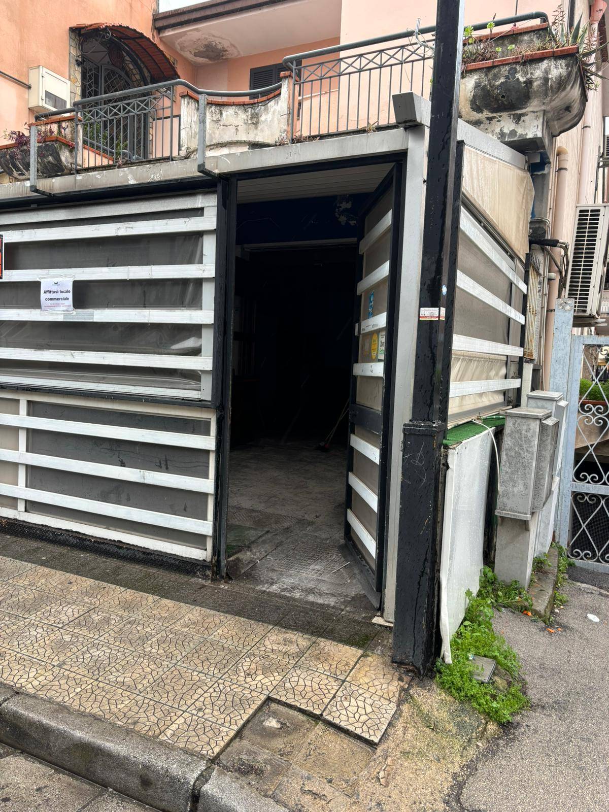 Locale commerciale in affitto a Casalnuovo di Napoli