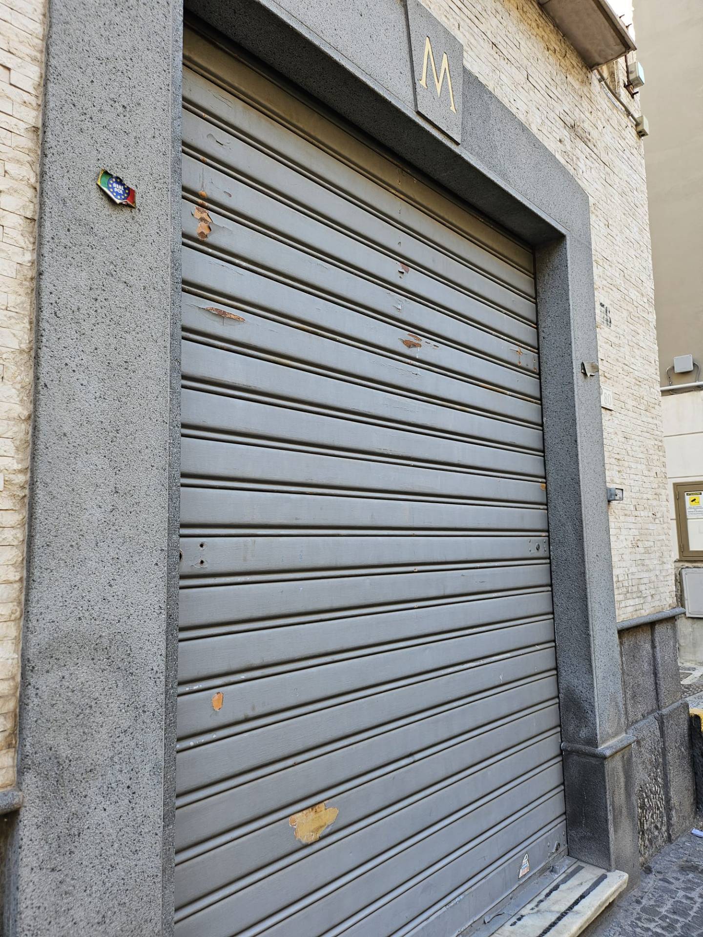 Locale commerciale in affitto a Pomigliano d'Arco