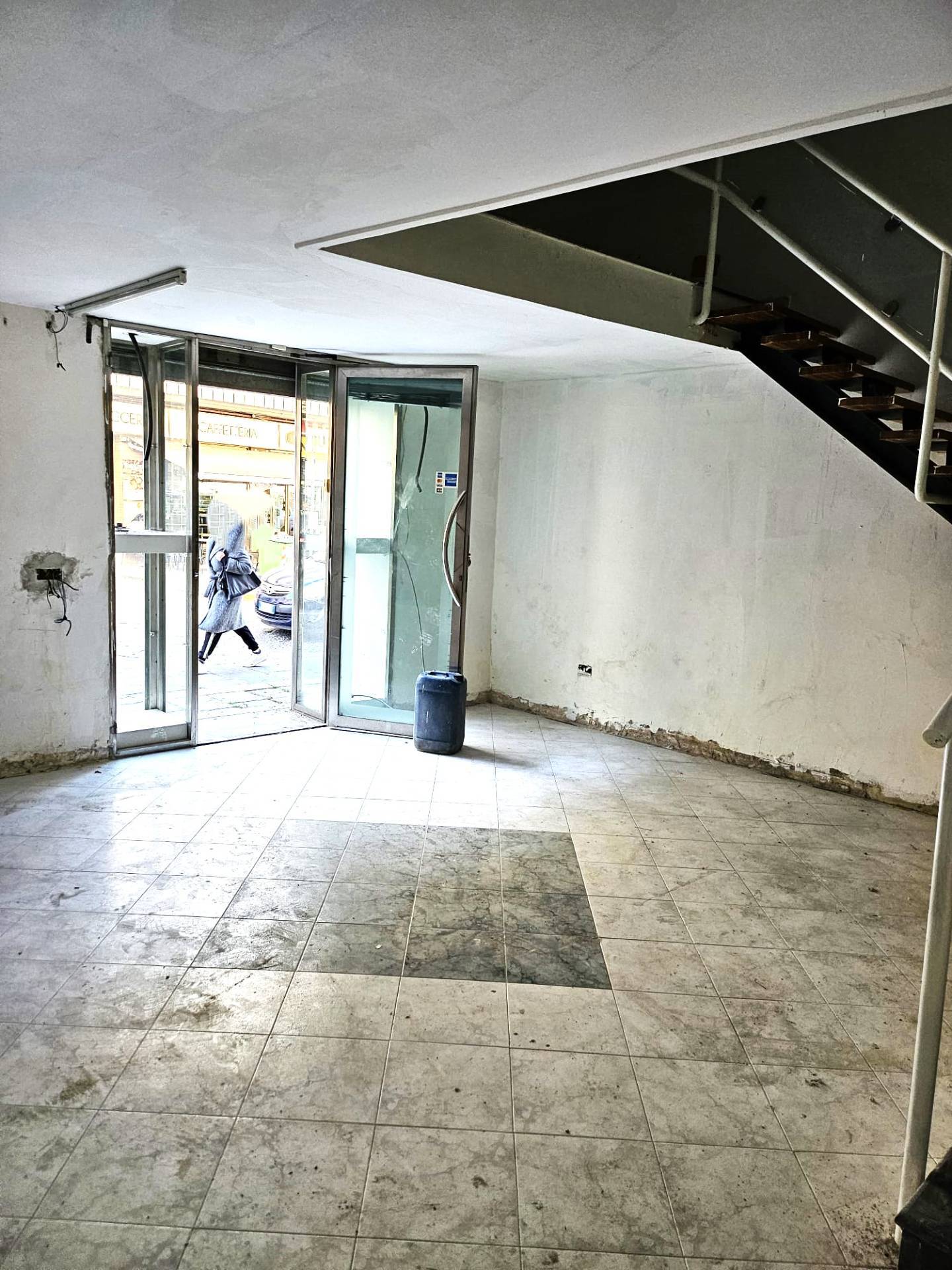 locale commerciale in affitto a Pomigliano d'Arco